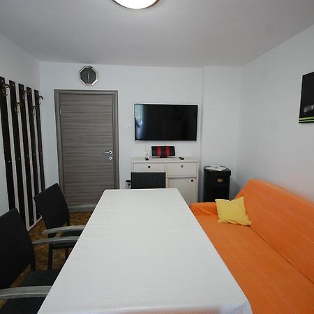 Apartments Jakobi By El-Pi Tours Njivice Esterno foto