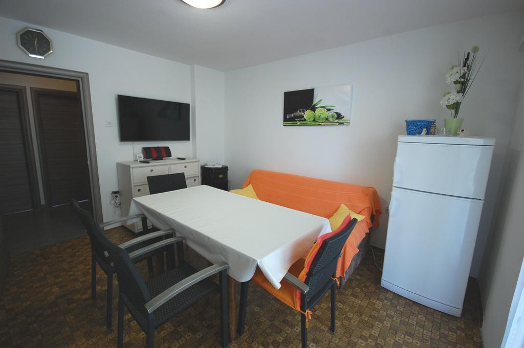 Apartments Jakobi By El-Pi Tours Njivice Esterno foto