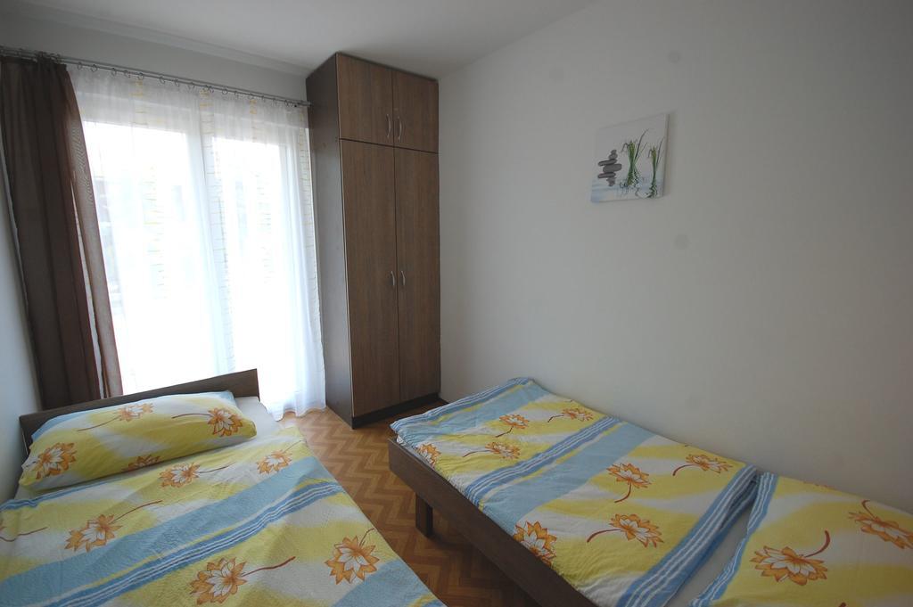 Apartments Jakobi By El-Pi Tours Njivice Esterno foto