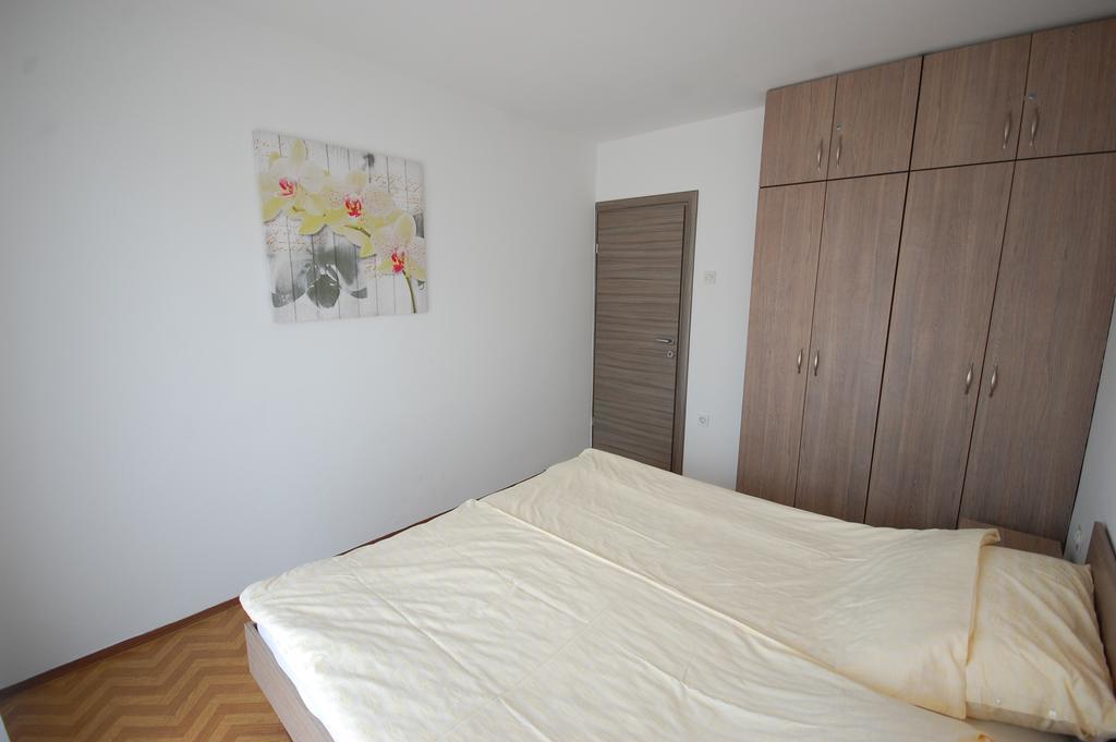 Apartments Jakobi By El-Pi Tours Njivice Esterno foto