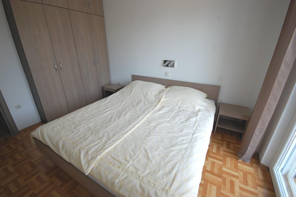 Apartments Jakobi By El-Pi Tours Njivice Esterno foto