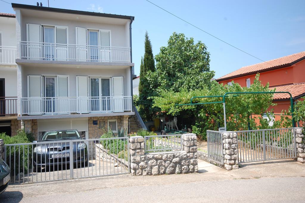 Apartments Jakobi By El-Pi Tours Njivice Esterno foto